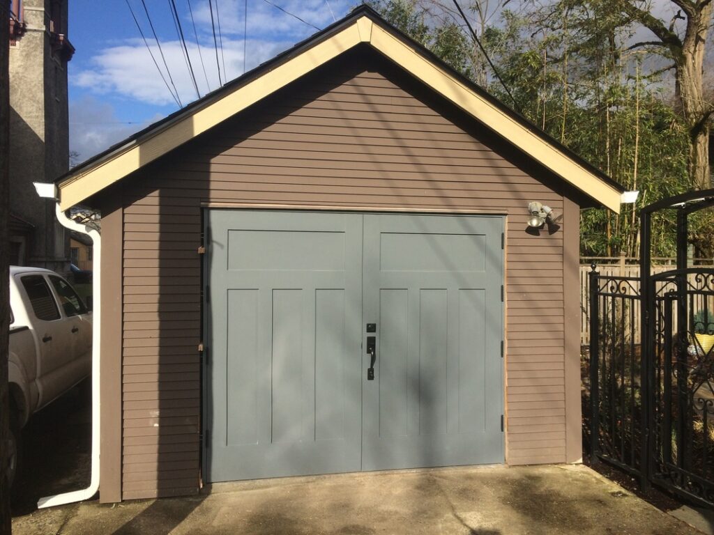 The Lasting Elegance of Carriage-Style Garage Doors: A Perfect Blend of Tradition and Functionality